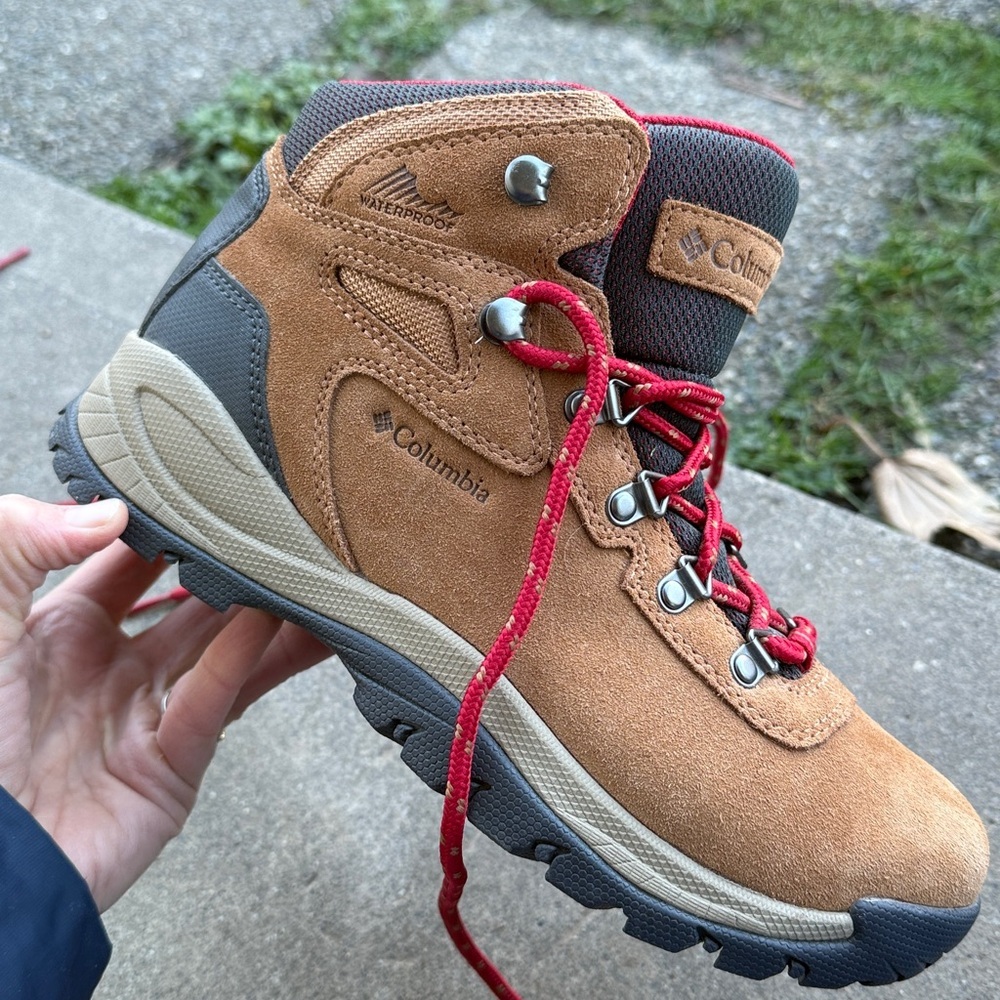 COLUMBIA Newton Ridge Waterproof Hiking Boots NWOB Size 7.5 - Picture 4 of 15